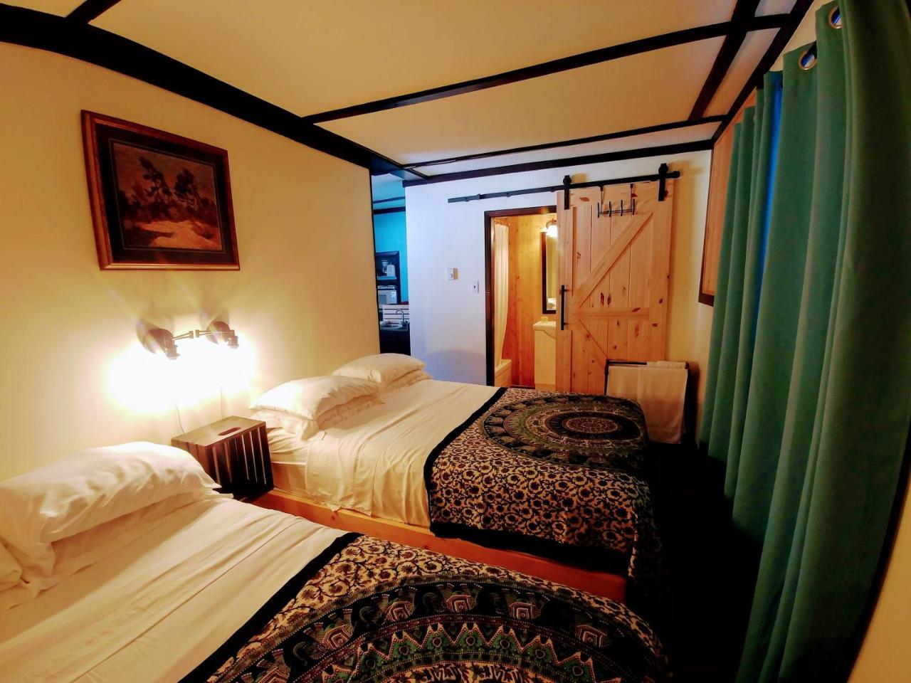 Dwight Riverside Inn Motel *
