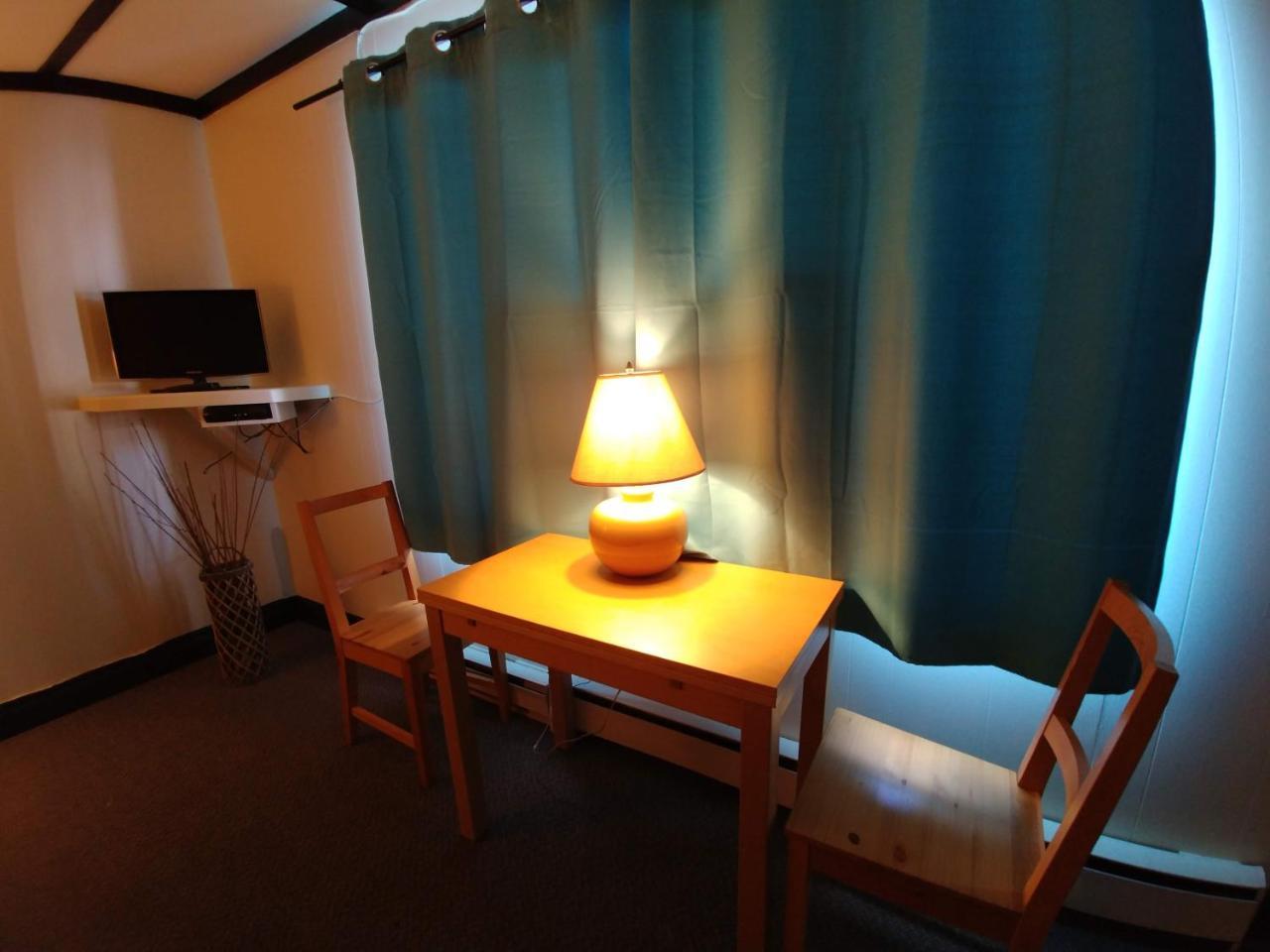 Motel Dwight Riverside Inn